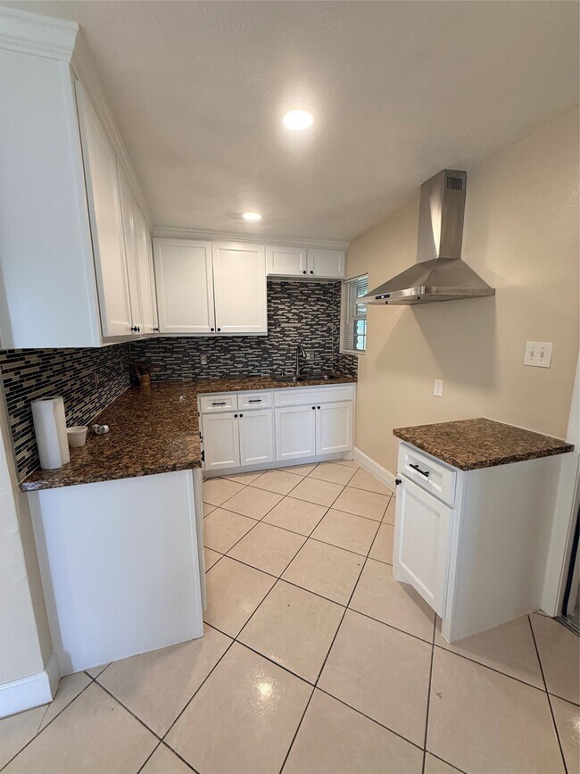 Foto del edificio - 2330 Hillshire Dr