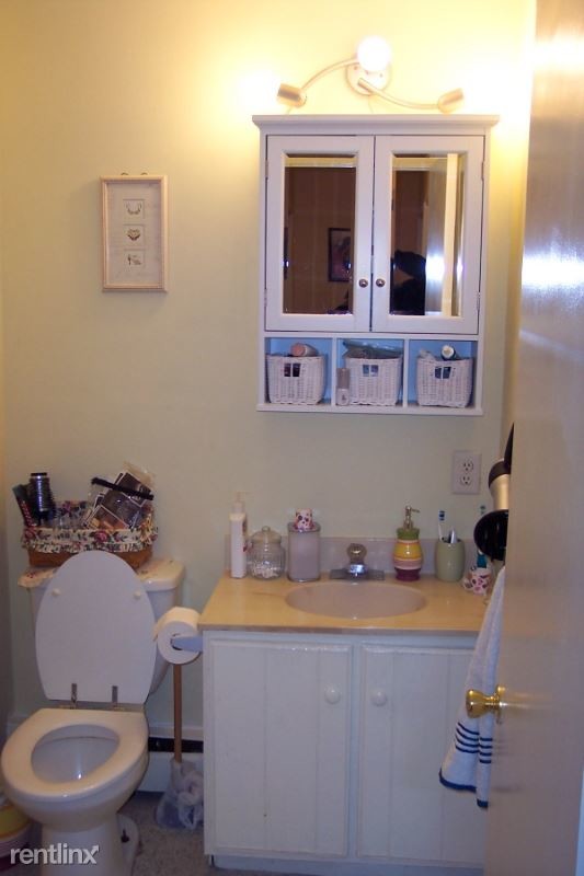 Foto del edificio - 3 br, 1 bath Apartment - 7 Windy Hill Rd.