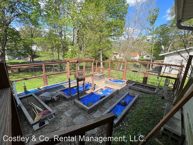 Foto del edificio - 4 br, 2.5 bath House - 1419 E. Browning Lane