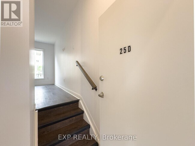 Building Photo - 25 Fair Oaks Crescent