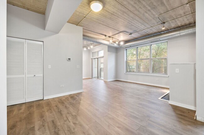 Building Photo - 1228 W Monroe St