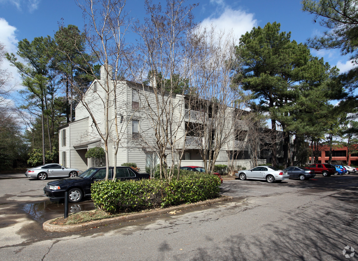 Foto principal - Poplar Pines Apartments West