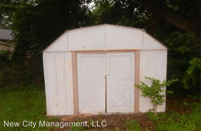 Building Photo - 3 br, 1.5 bath House - 1177 East 65th Street