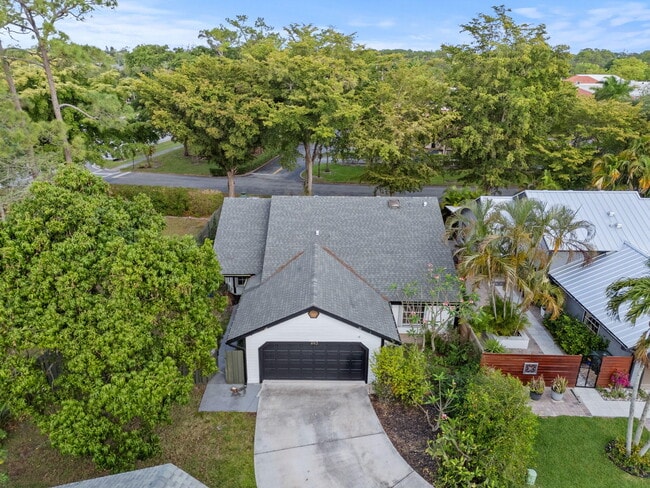 Building Photo - 465 Goldenwood Way