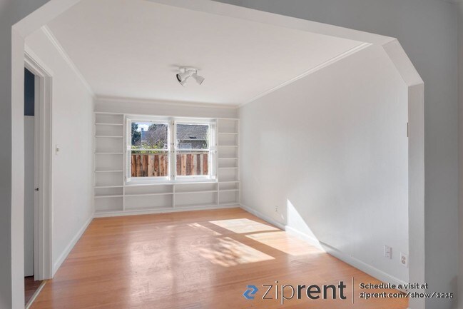 Building Photo - 711 Regal Ct