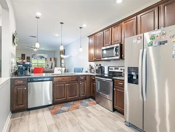 Building Photo - Beautiful Town Home For Rent in Meadow Poi...