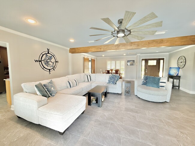 Building Photo - 956 Aquamarine Dr