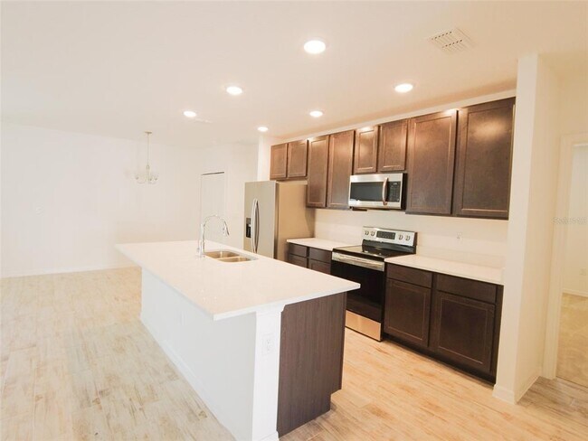 Building Photo - 423 Taft Dr