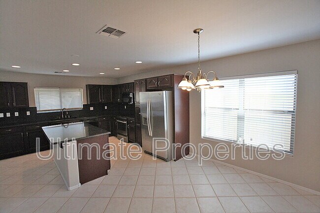 Foto del edificio - 11770 W Apache St