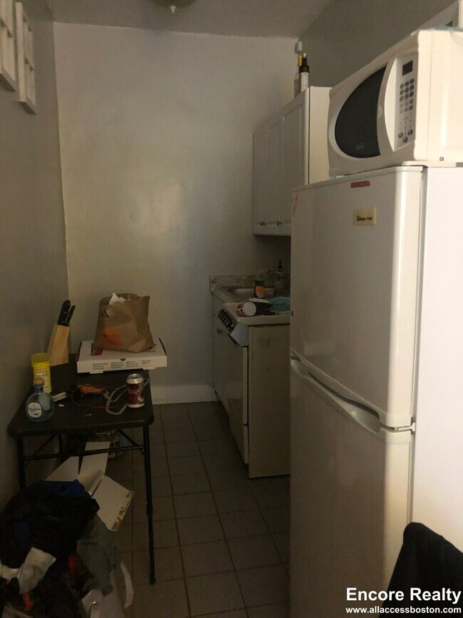 Building Photo - 40 Anderson St