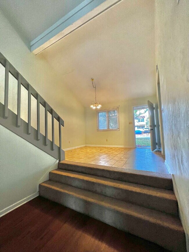 Foto del edificio - 3 bed/ 2 bath LAKE VIEW IN KILLEARN ESTATES!