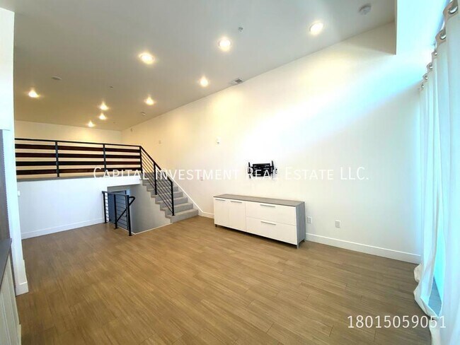 Foto del edificio - 877 S 200 W