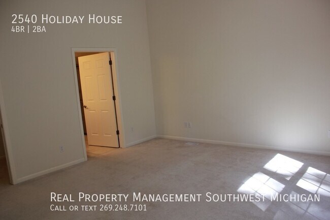 Foto del edificio - Beautiful 4 bedroom, 2.5 bath townhome in ...