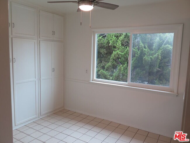 Foto del edificio - 2221 Ocean Park Blvd
