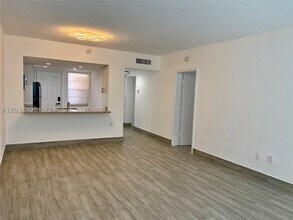 Building Photo - 1591 NE Miami Gardens Dr
