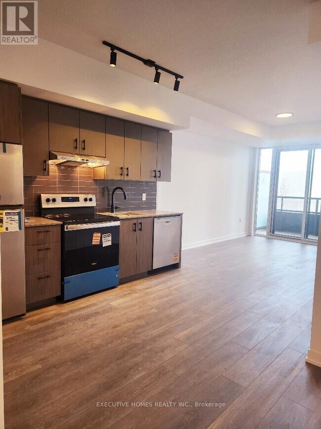 Photo du bâtiment - 4878 Powers Cmn