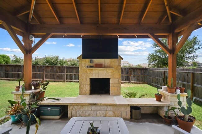 Building Photo - 4 Bedroom/2 Bath Kallison Ranch Subdivision