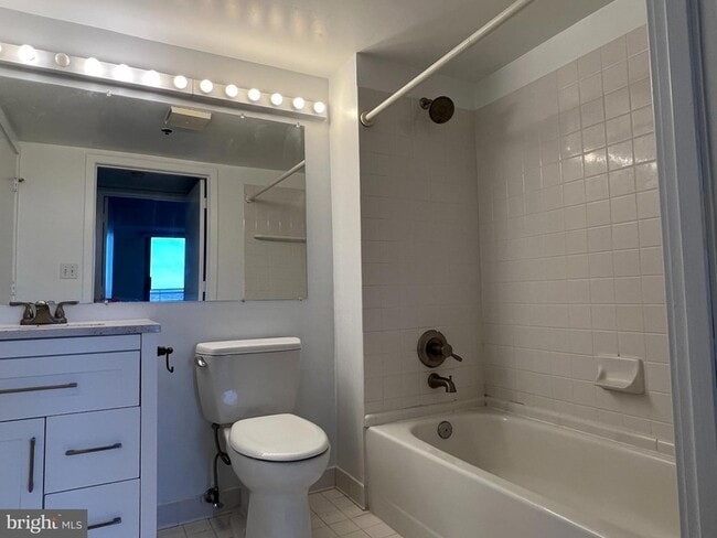 Building Photo - 1275 25th St NW