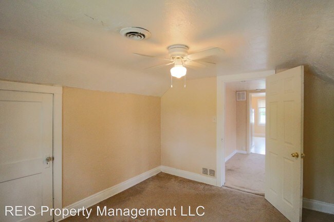 Building Photo - 5833 N 32nd St
