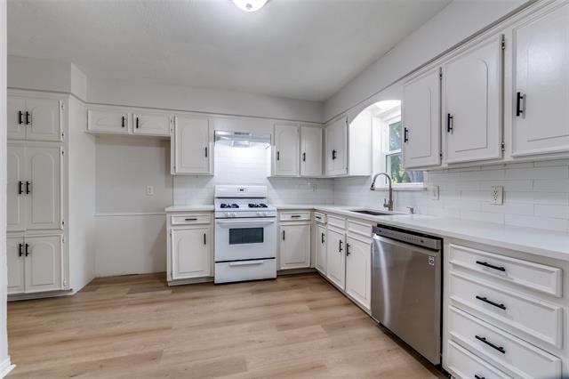Foto del edificio - 8303 Lullwater Dr
