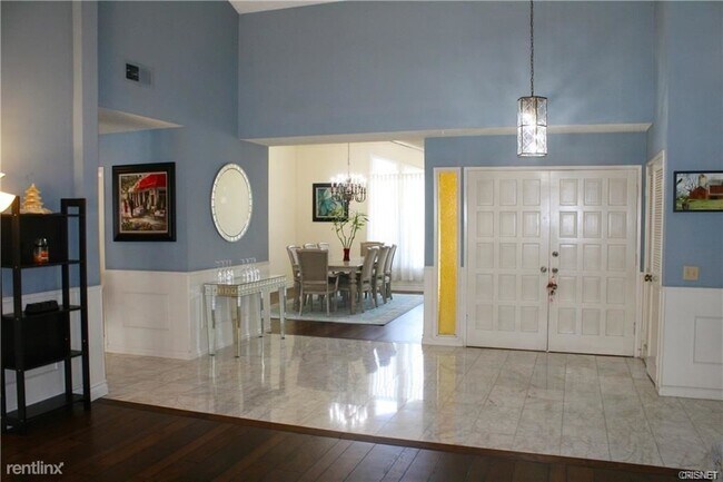 Building Photo - 4 br, 2.5 bath House - 9426 Balcom Ave