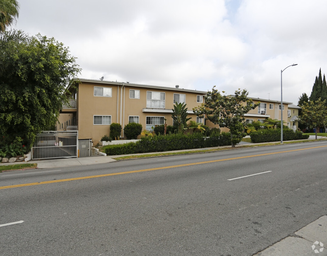 Primary Photo - 443 S Wilton Pl