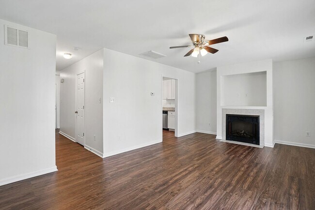 Building Photo - Beautifully Updated Townhome in Clayton – Available Now!