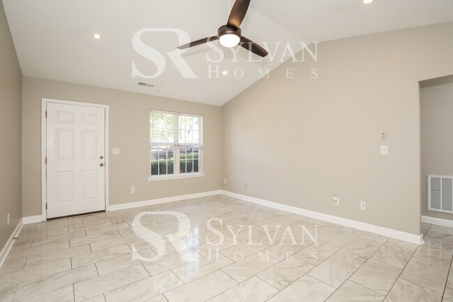 Building Photo - Discover Spacious Comfort & Fun