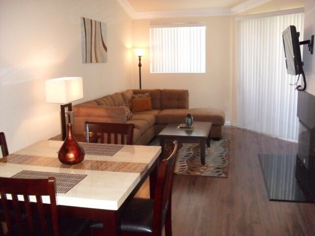Foto del edificio - 270 E. Flamingo Rd.