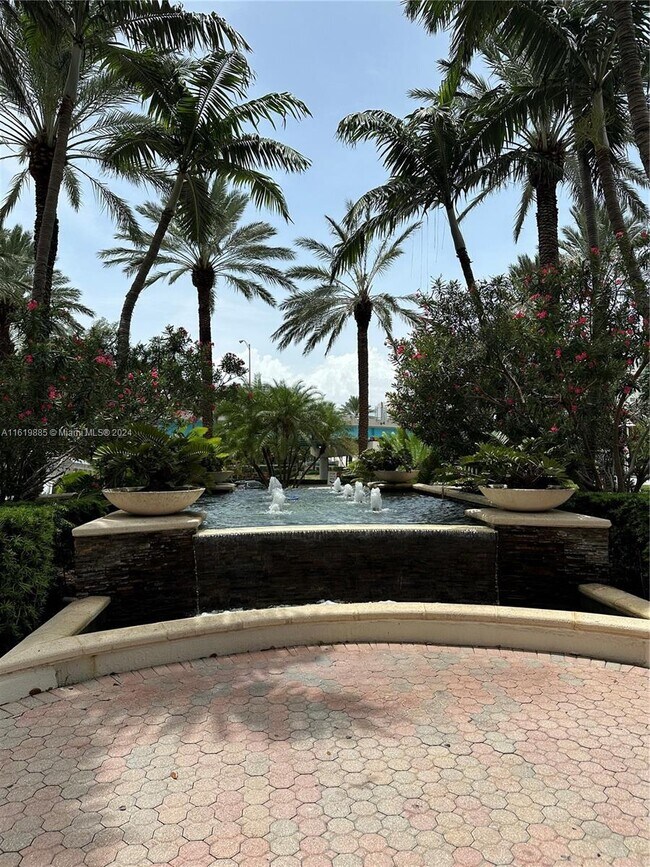 Foto del edificio - 19111 Collins Ave