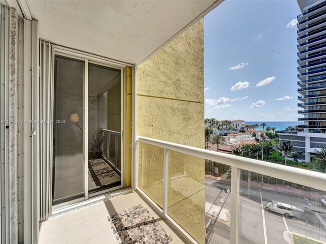 Building Photo - 5880 Collins Ave