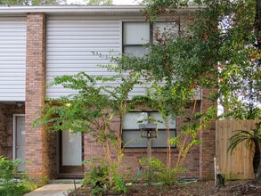 Building Photo - 618 Virginia Oak Ct