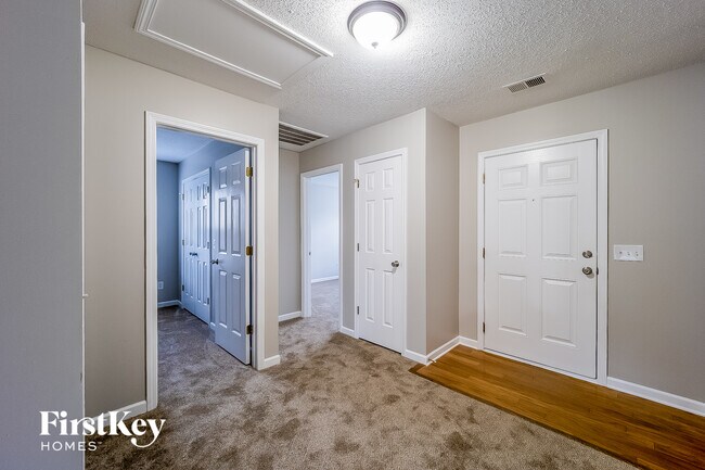 Foto del edificio - 404 Meadowview Trail