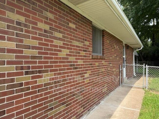 Building Photo - 1871 Shardell Dr