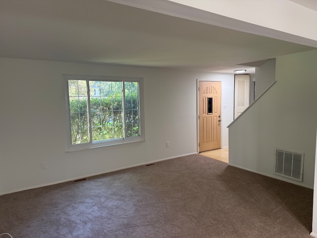 Building Photo - 10210 Swinging Bridge Dr