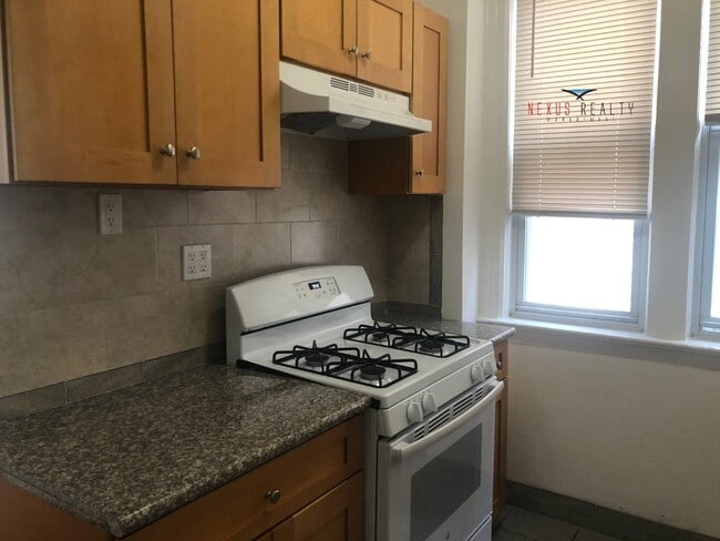Foto del edificio - 43-22 58th St