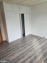 Building Photo - 503 N Hermitage Ave