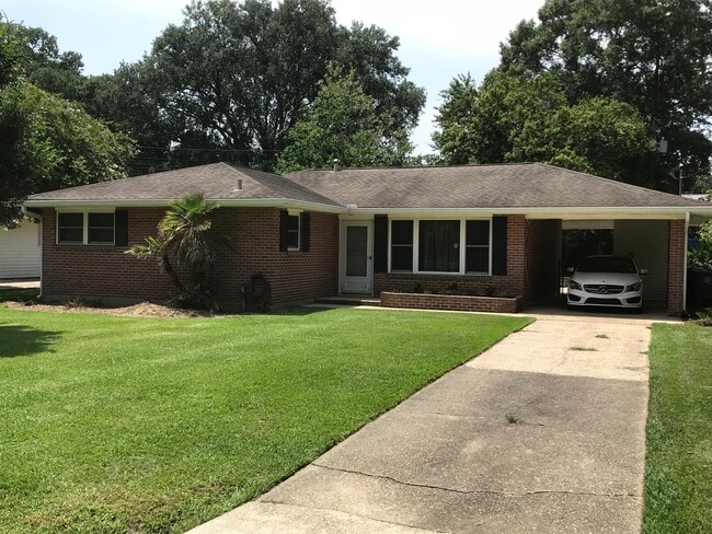 Building Photo - 245 Highland Park Dr