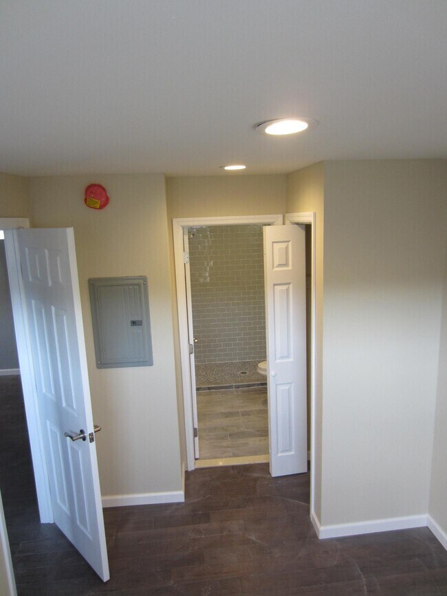3rd floor apartment - 608 S 4th St
