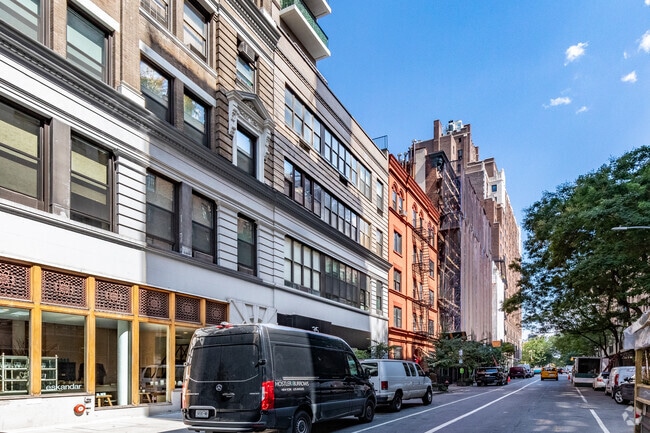 Building Photo - 35 E 10th St