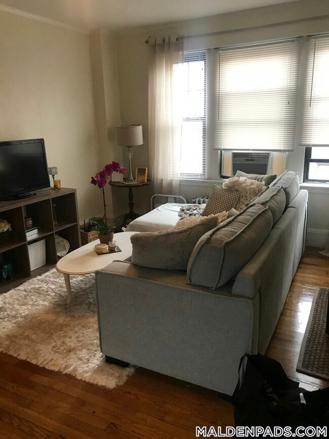 Foto del edificio - 349 Pleasant St