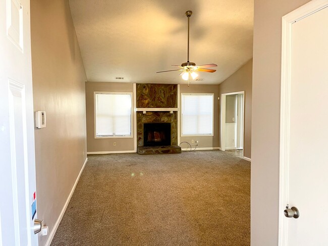 Building Photo - Welcome to this beautiful 3-bedroom, 2-bat...