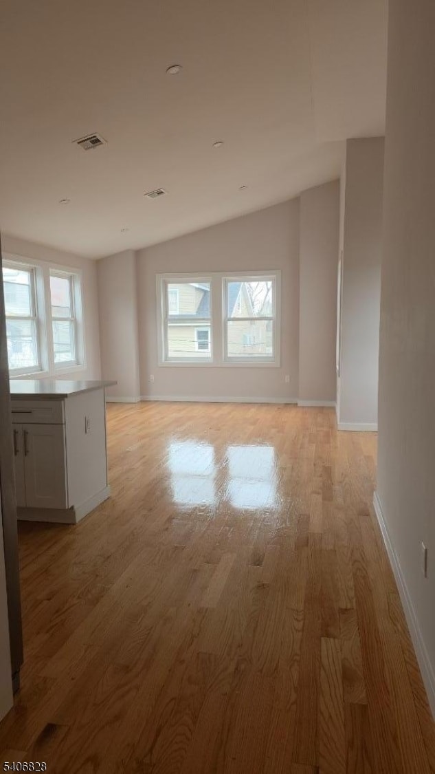 Building Photo - 10 Shaw Ave