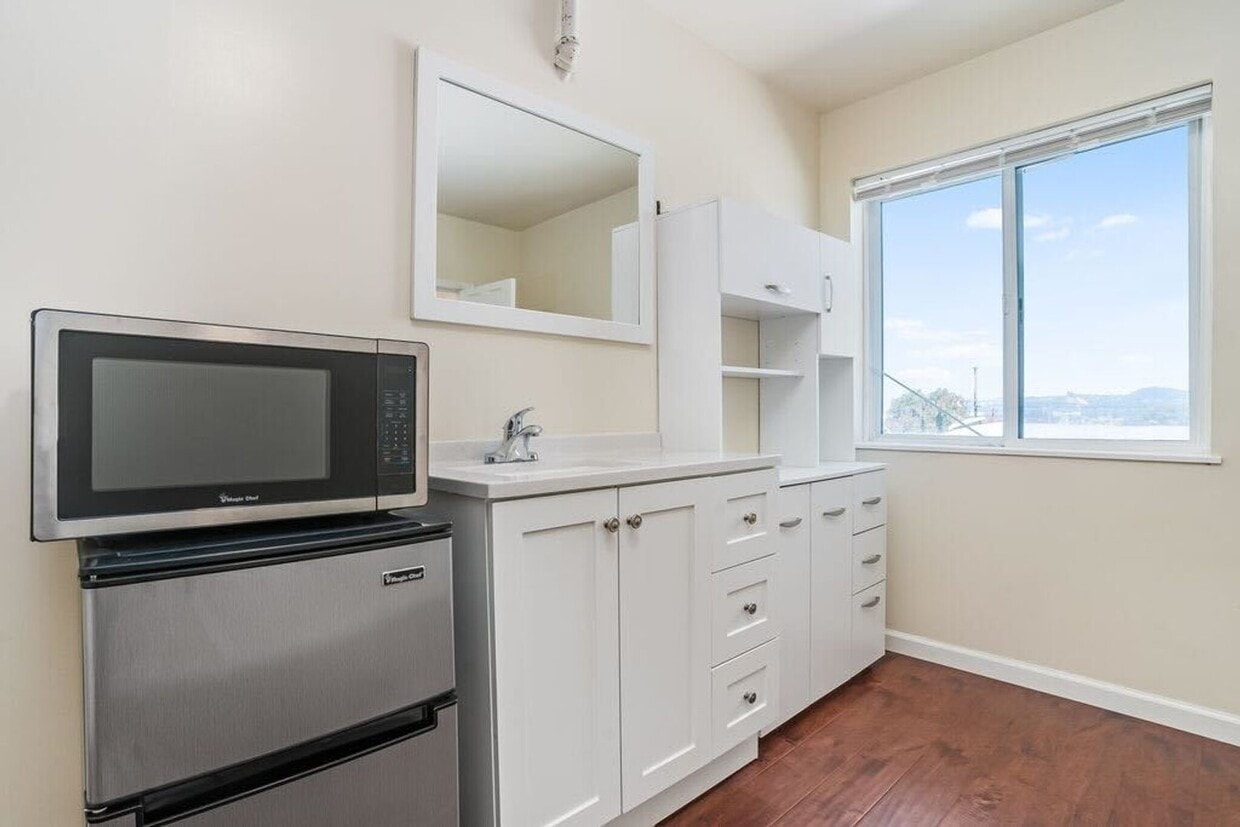 Primary Photo - 1715 Park St. #8 - SR | 1 bath | Upper unit