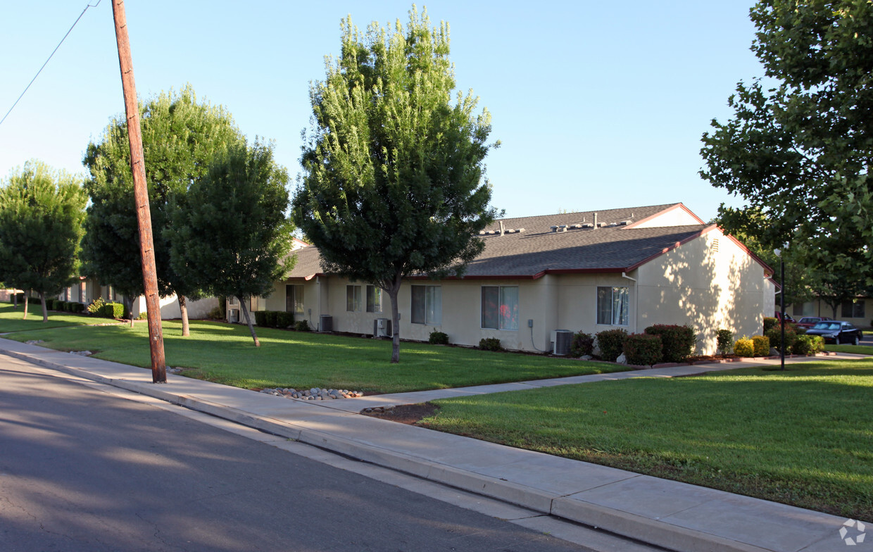 Building Photo - Woodlake Manor Apartments