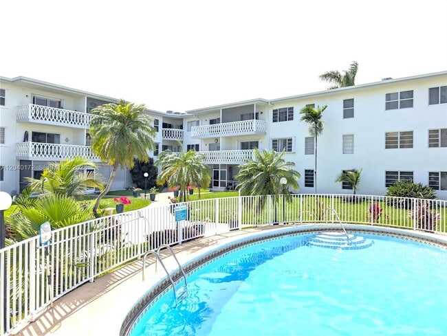 Foto del edificio - 450 Golden Isles Dr