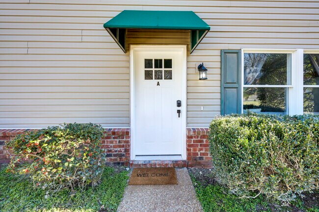 Building Photo - 3333 Niagara Dr