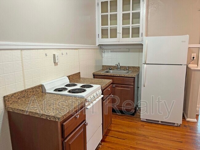 Building Photo - 5016 Lindenwood Ave