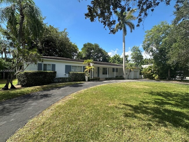 Building Photo - 460 San Servando Ave