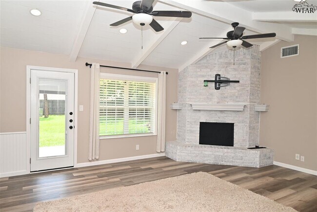 Foto del edificio - 5707 Hooper Dr
